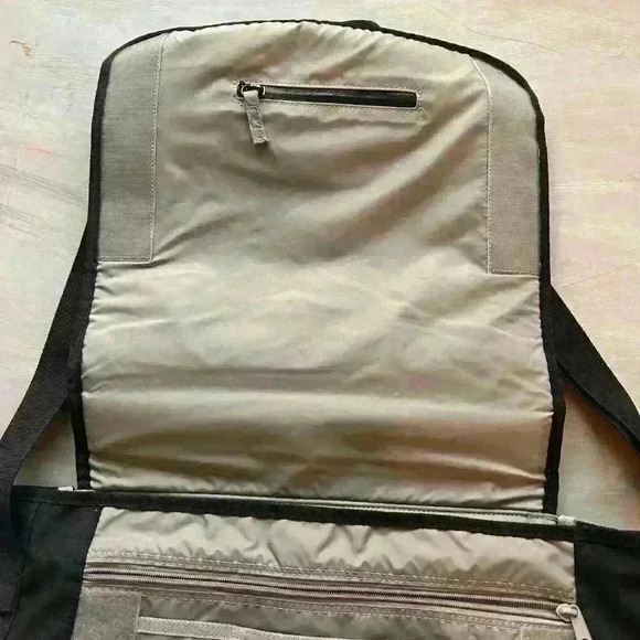 Lands End Messenger Bag Padded Shoulder Laptop Computer Tote Storage Business - Picture 6 of 12